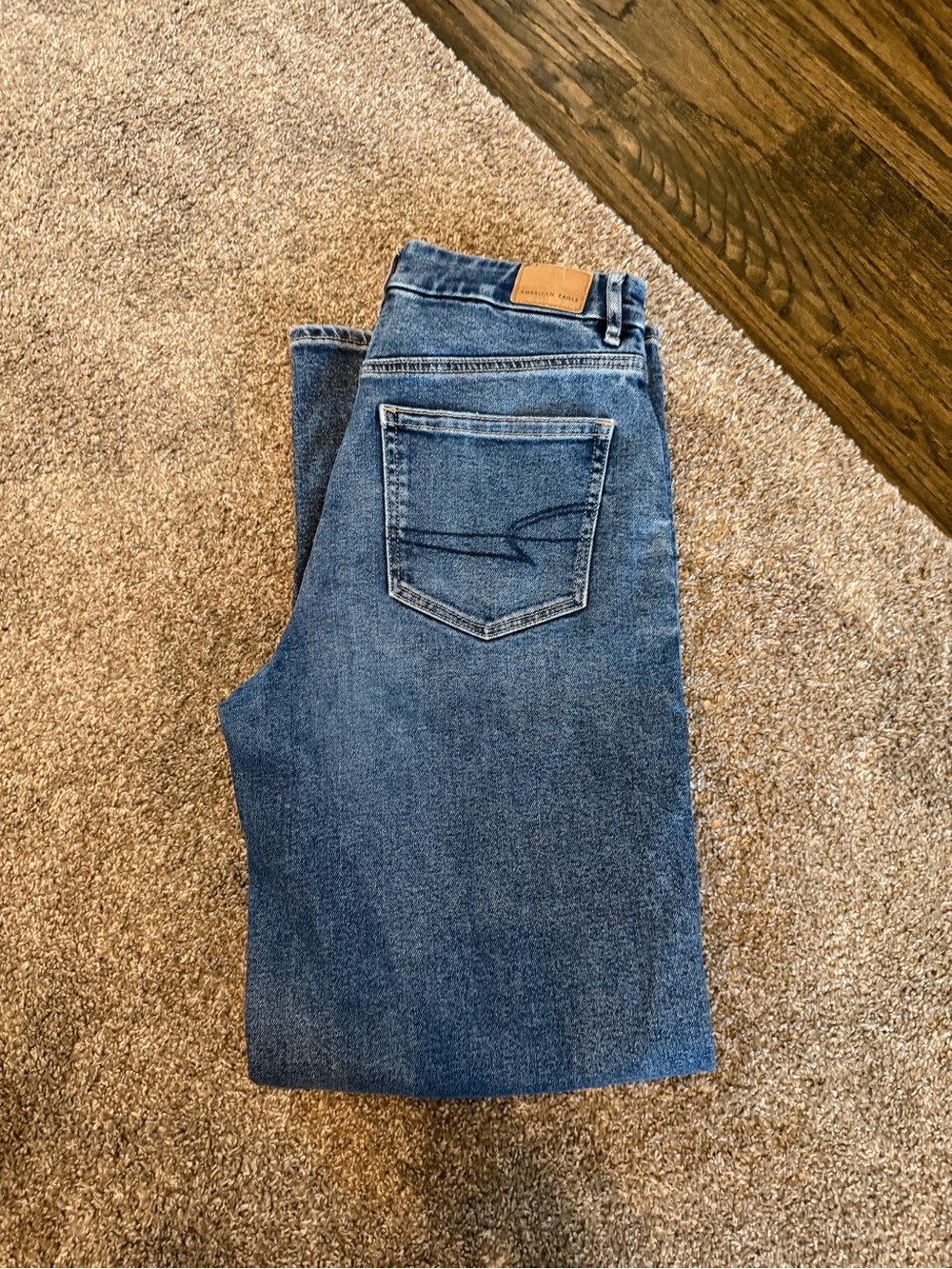 American Eagle Outfitters High-Rise Wide-Leg Jeans in Medium Blue size 4 stretch - Picture 3 of 16
